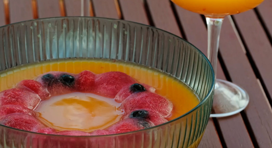 Coroa de gelo com frutas da época