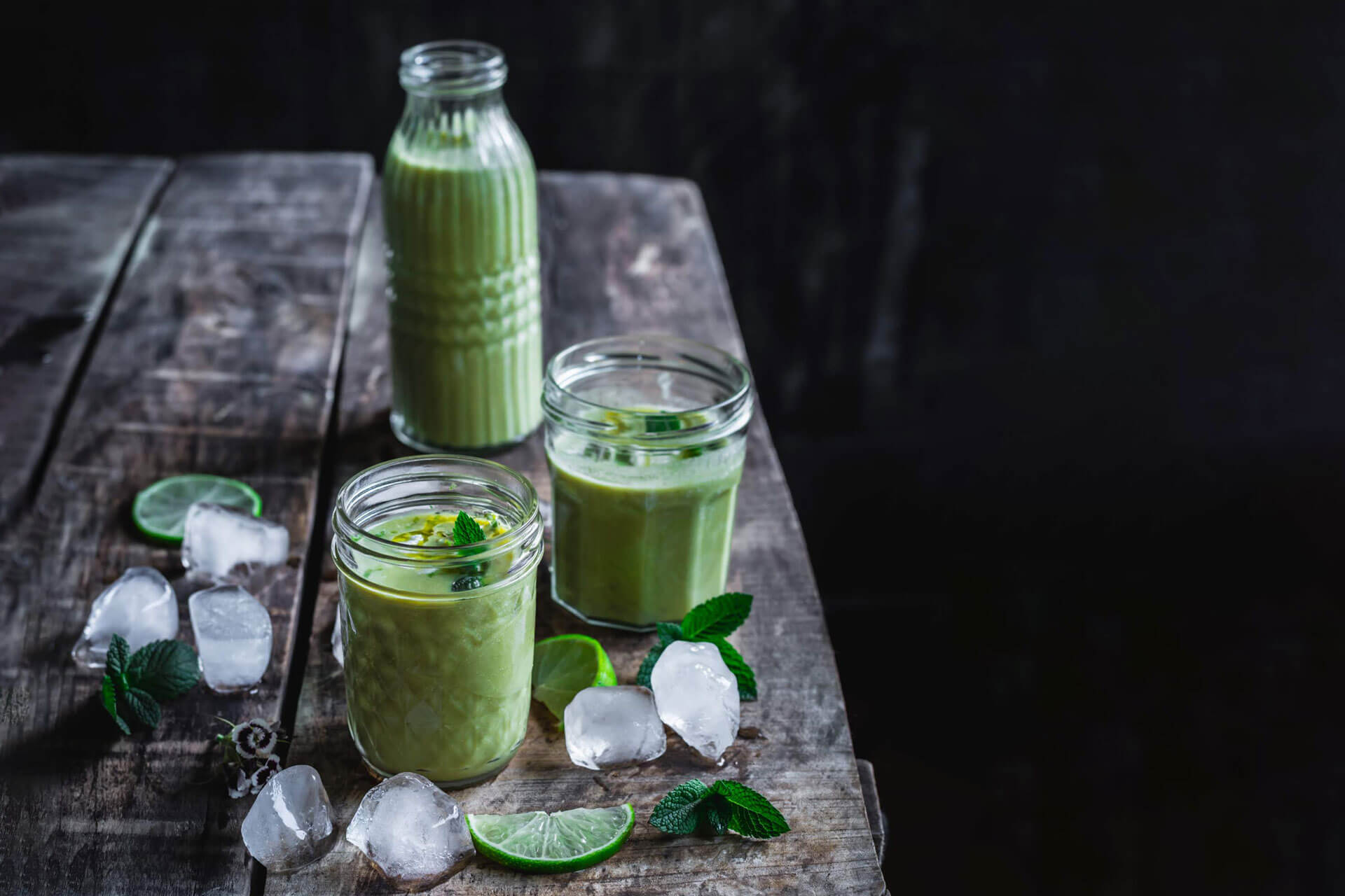 Cold cream of green peas and mint