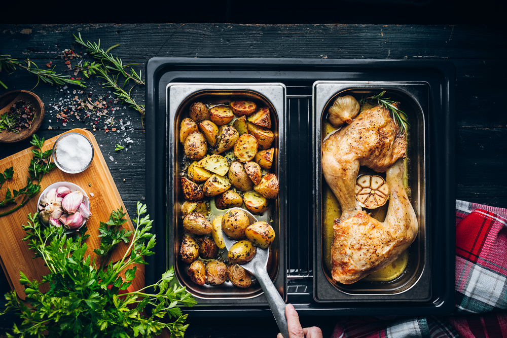 Chicken and potatoes cooked in a steam box, oil-free cooking