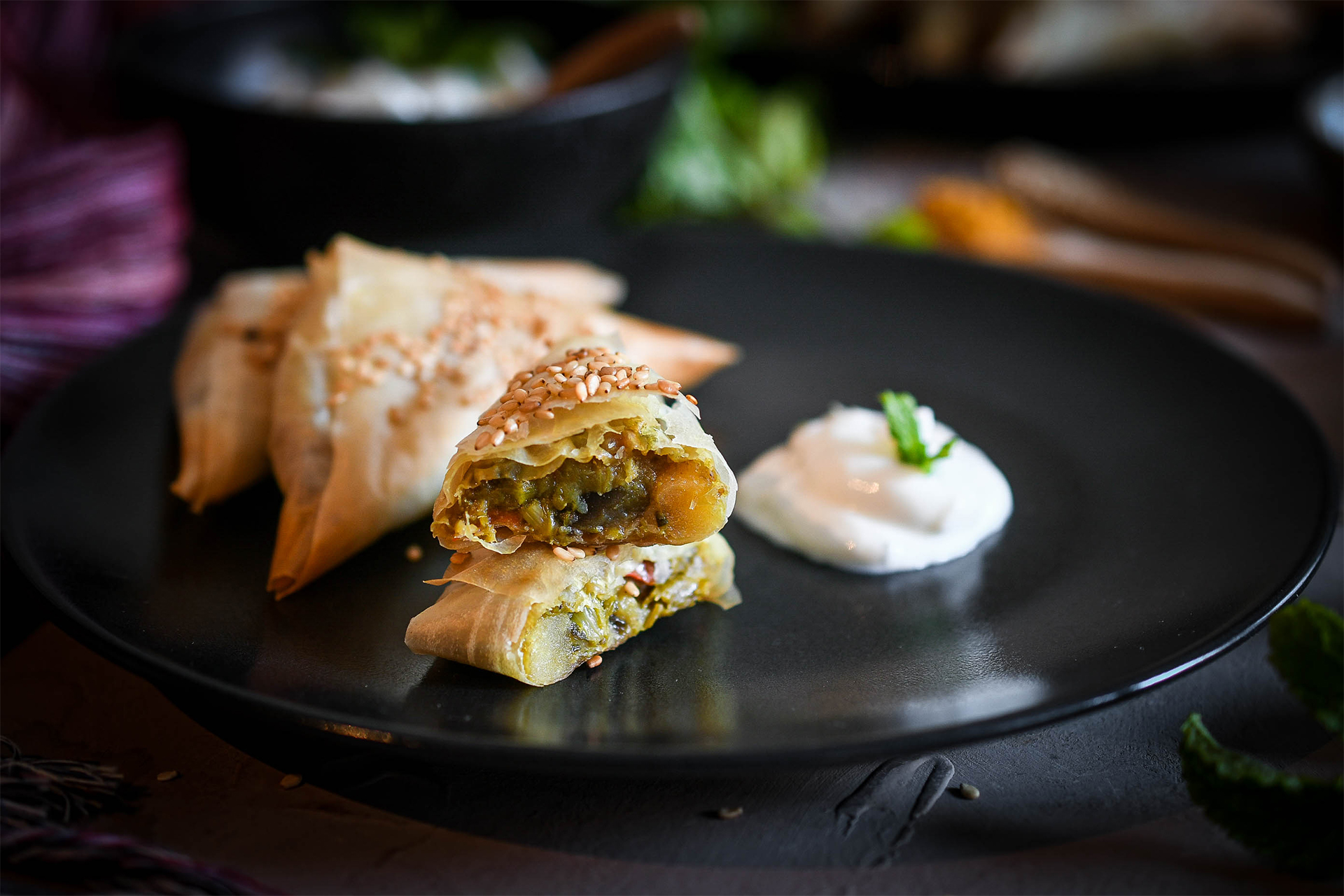 Vegetable samosas with mint yogurt sauce