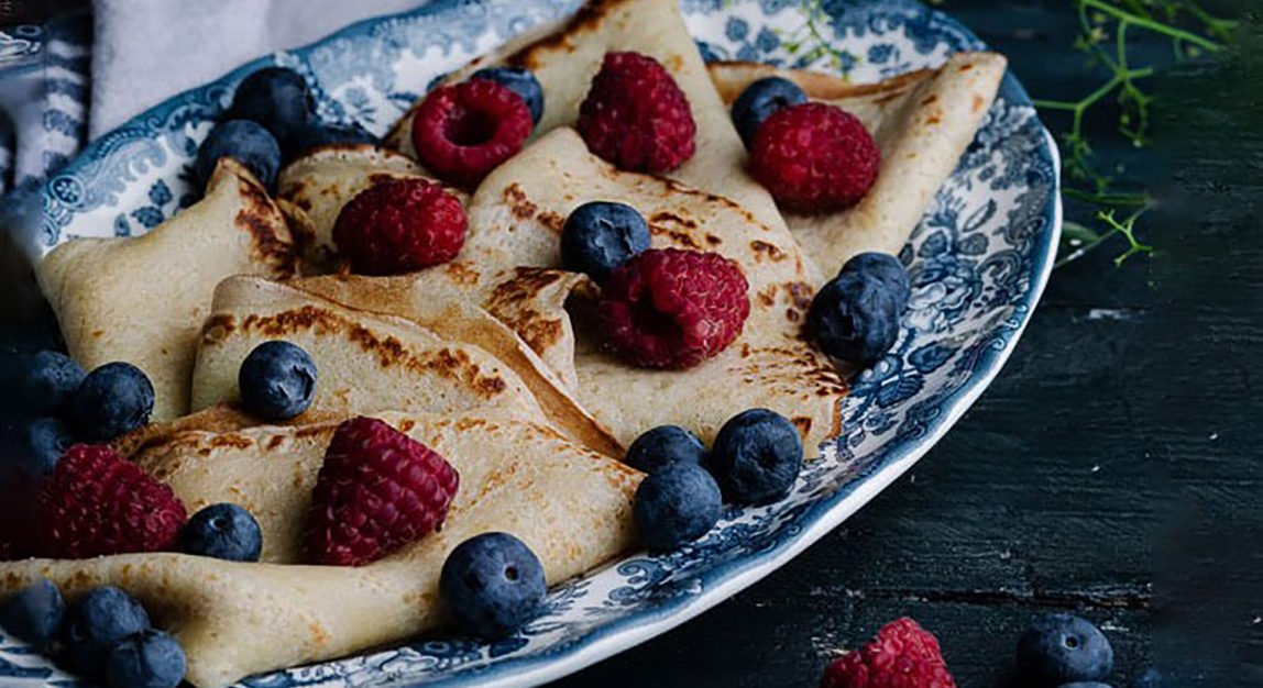 Crêpes with red fruits