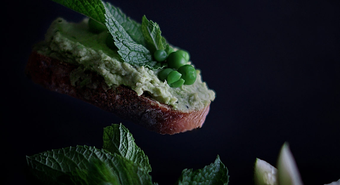 Creamy pâté with peas and mint