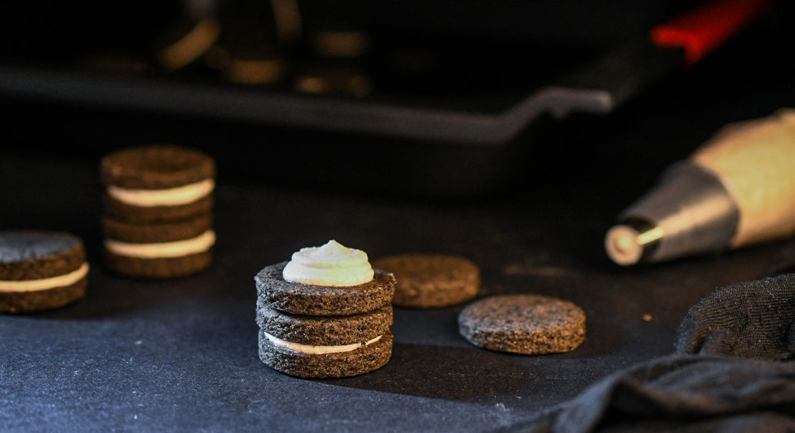 Black and white cookies trampantojo