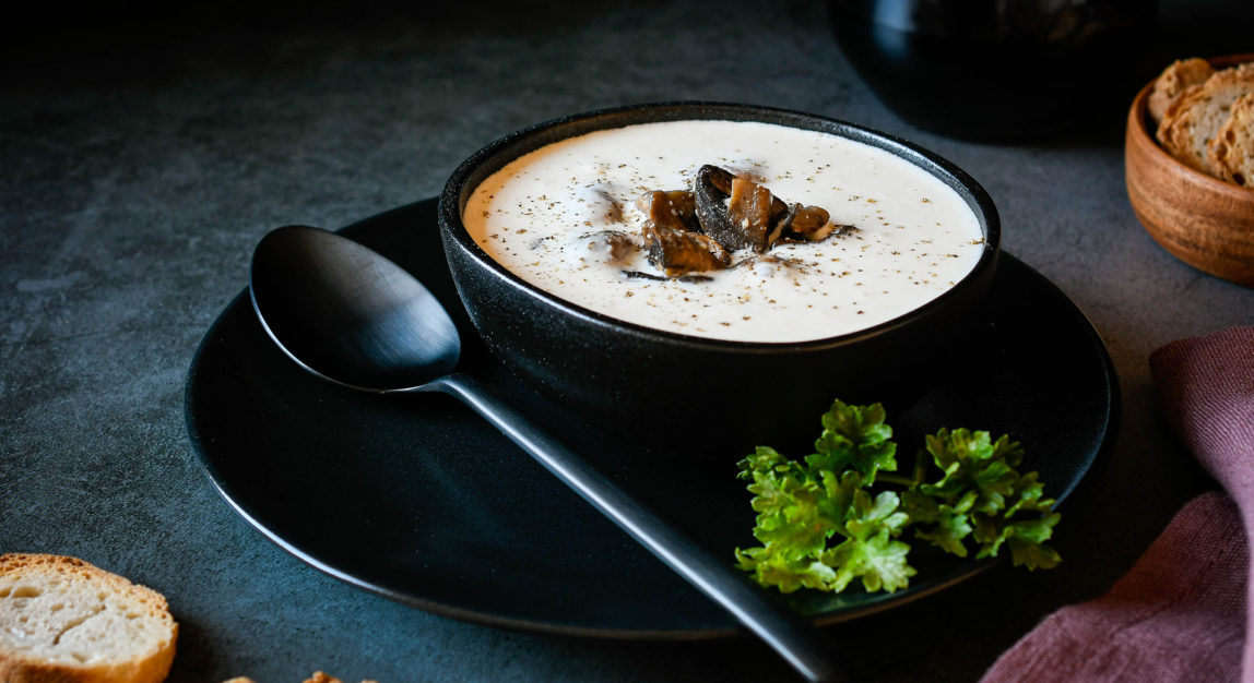 Idiazábal cheese soup with mushrooms