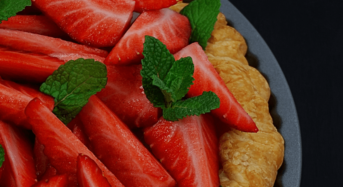 Strawberry and vanilla cream puff pastry