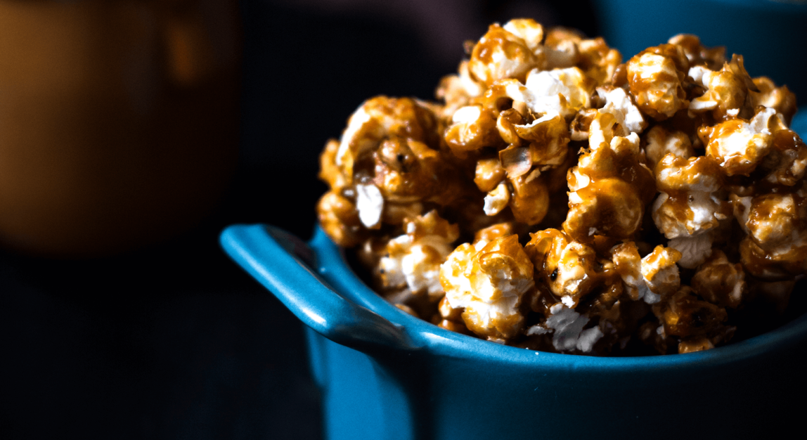 Palomitas de maíz con mantequilla de cacahuete