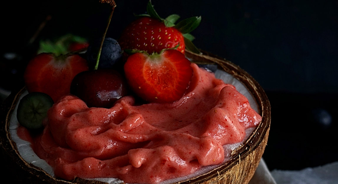 Quick strawberries and banana ice-cream