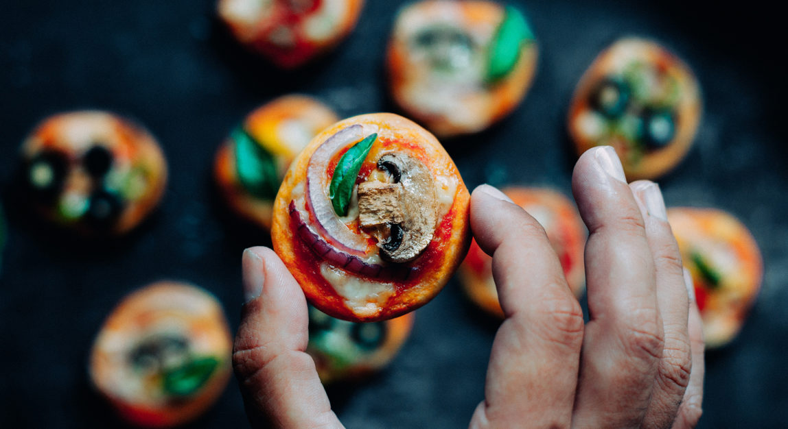 Mini vegan pizzas