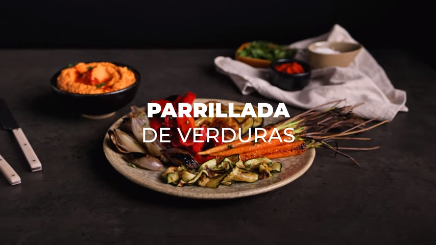 Grilled vegetables with tomato hummus