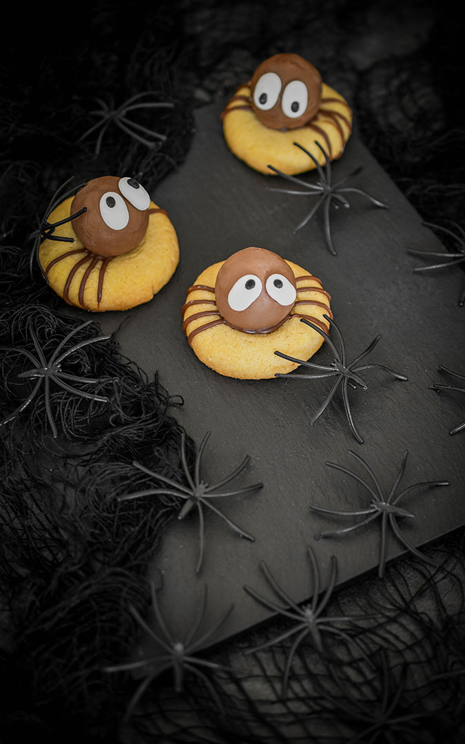 Halloween spider cookies | Cooking Lovers