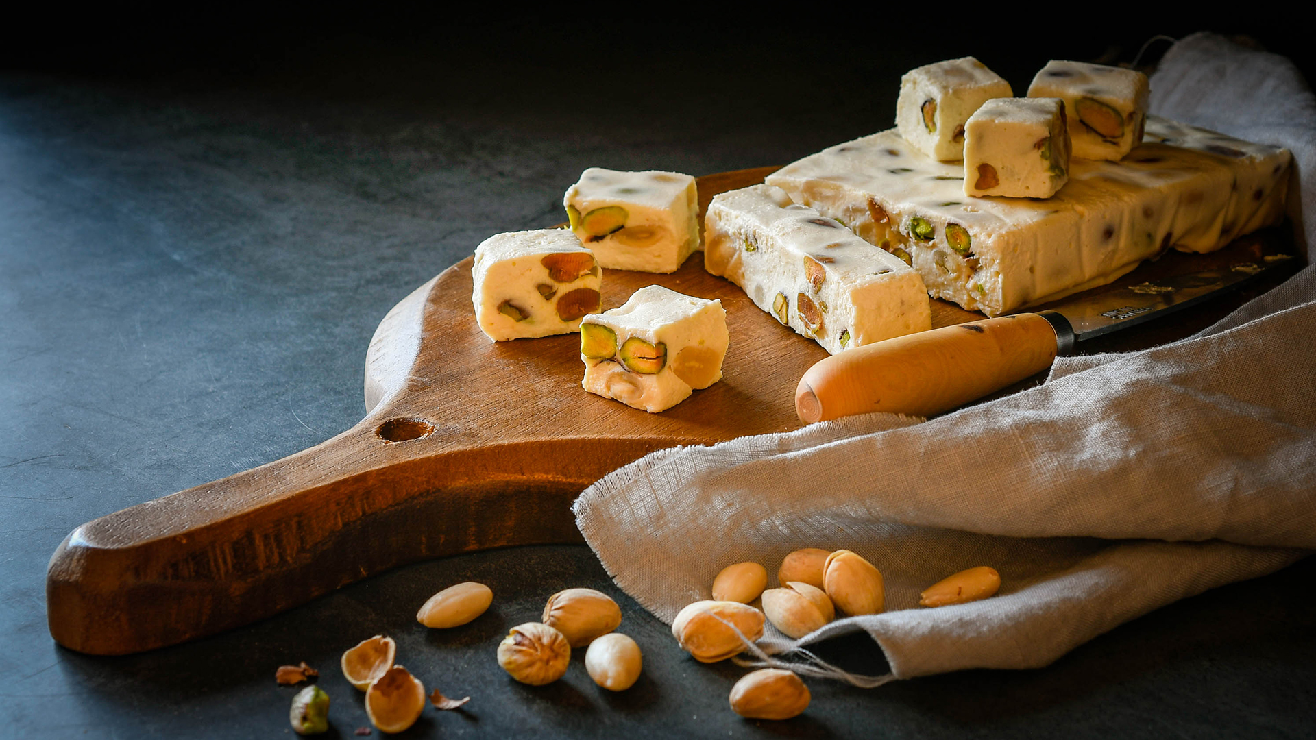 Cheese and nuts nougat