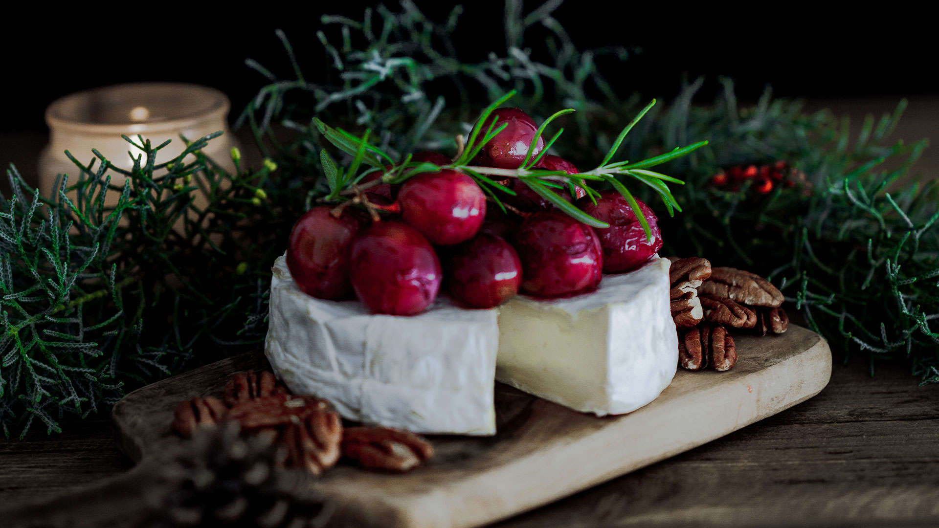 Queso camembert vegano al horno con uvas