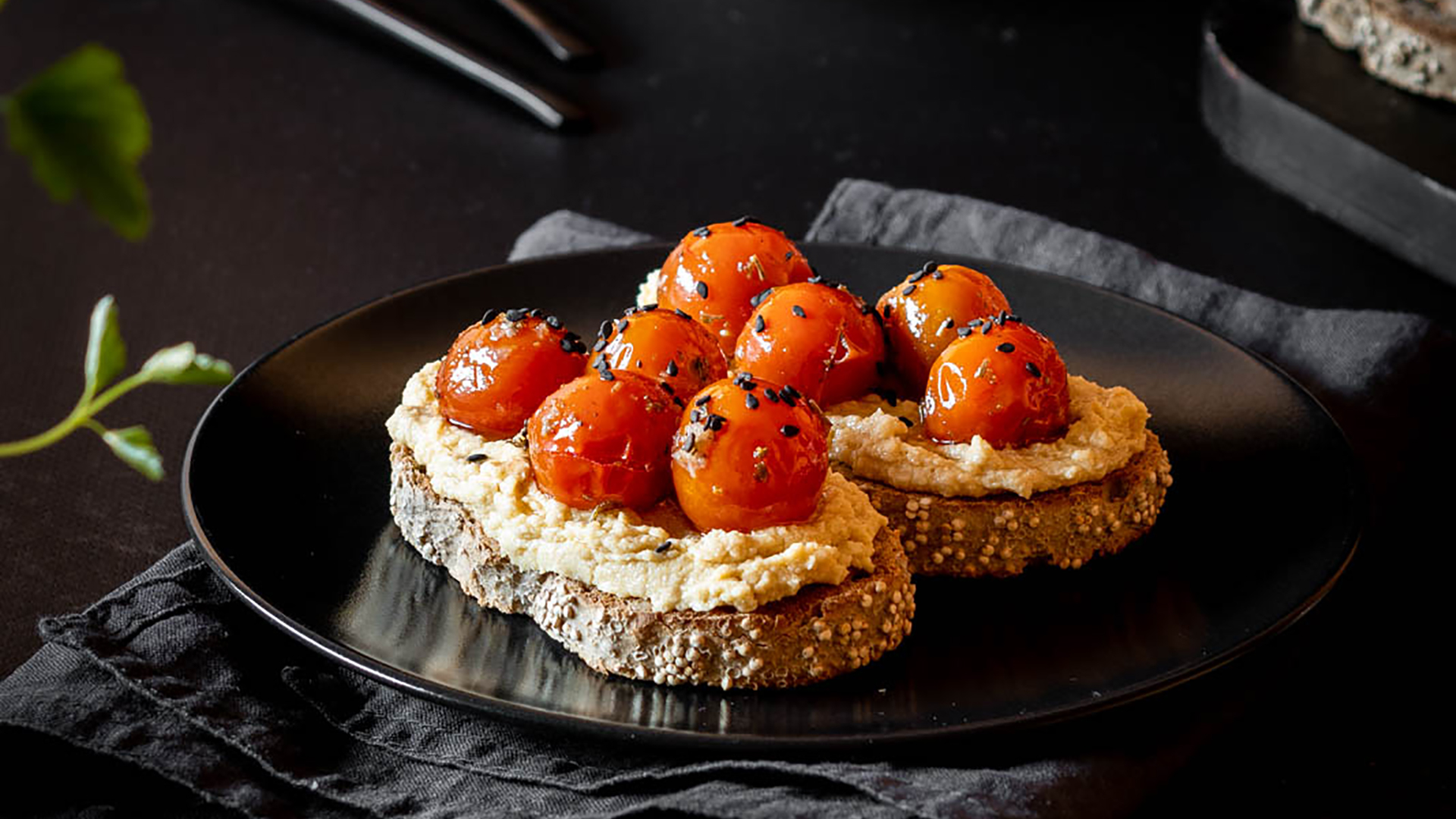 Tomates cherry asados con ajo y hierbas