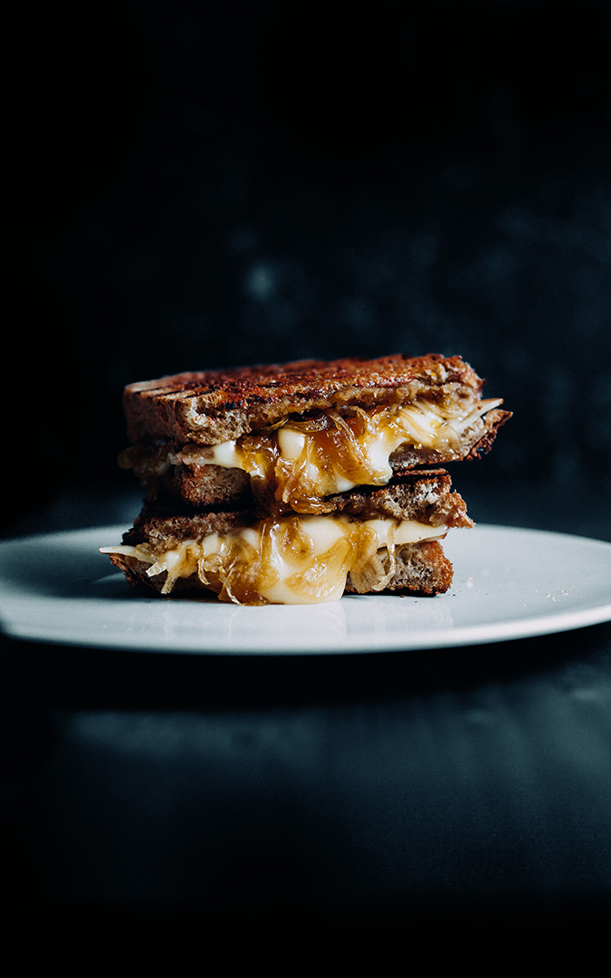 Cheese, apple, and caramelised onion sandwich  | Cooking Lovers