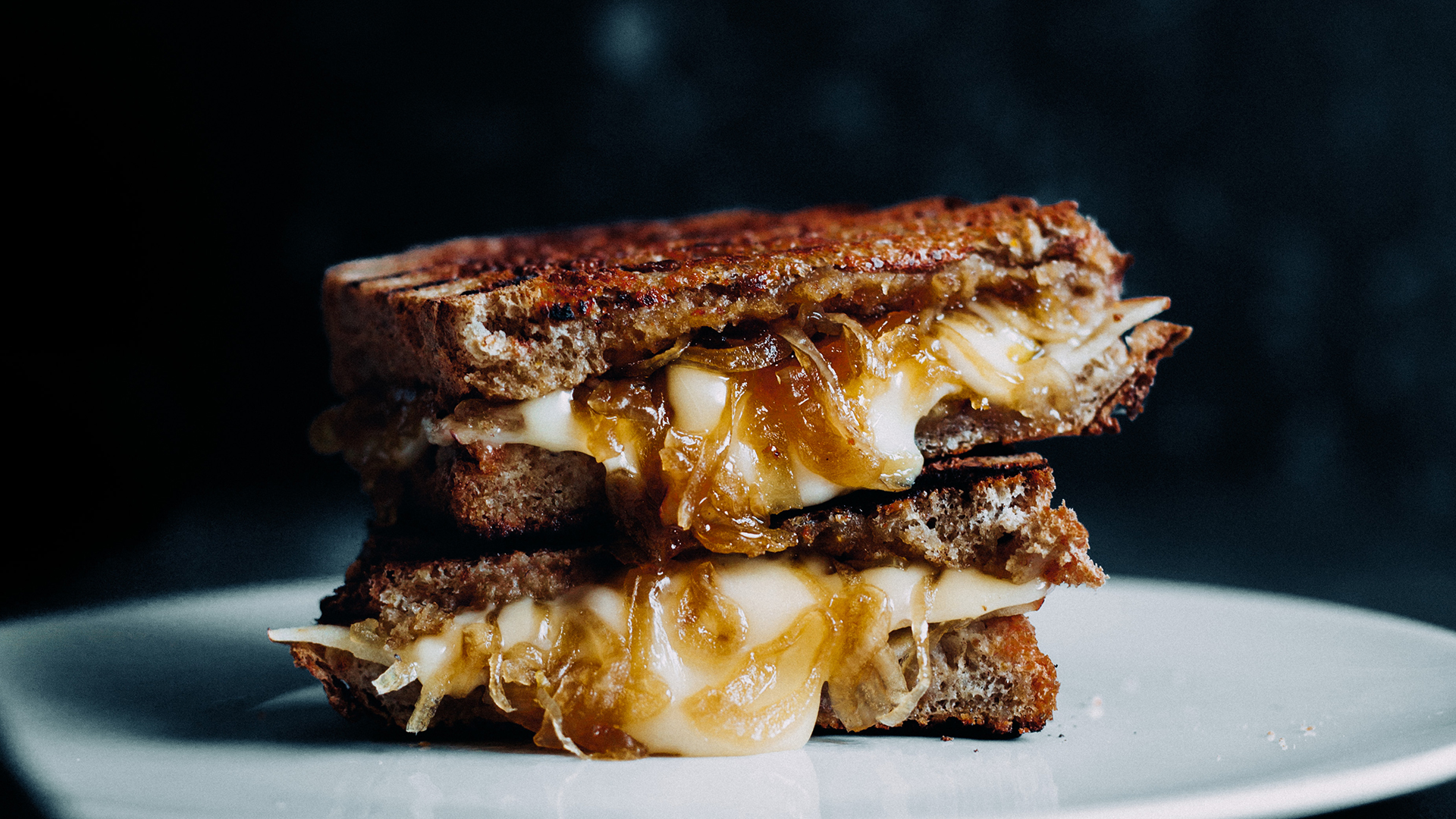 Cheese, apple, and caramelised onion sandwich 