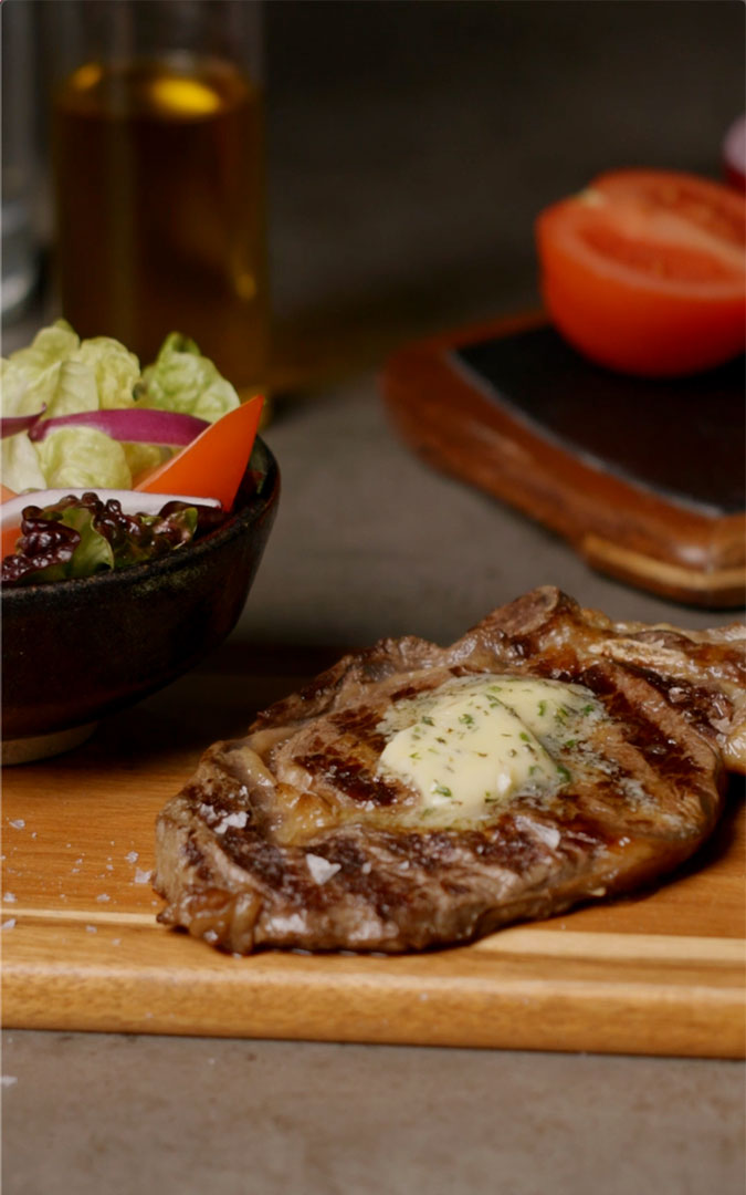 Ribeye with herb butter | Cooking Lovers
