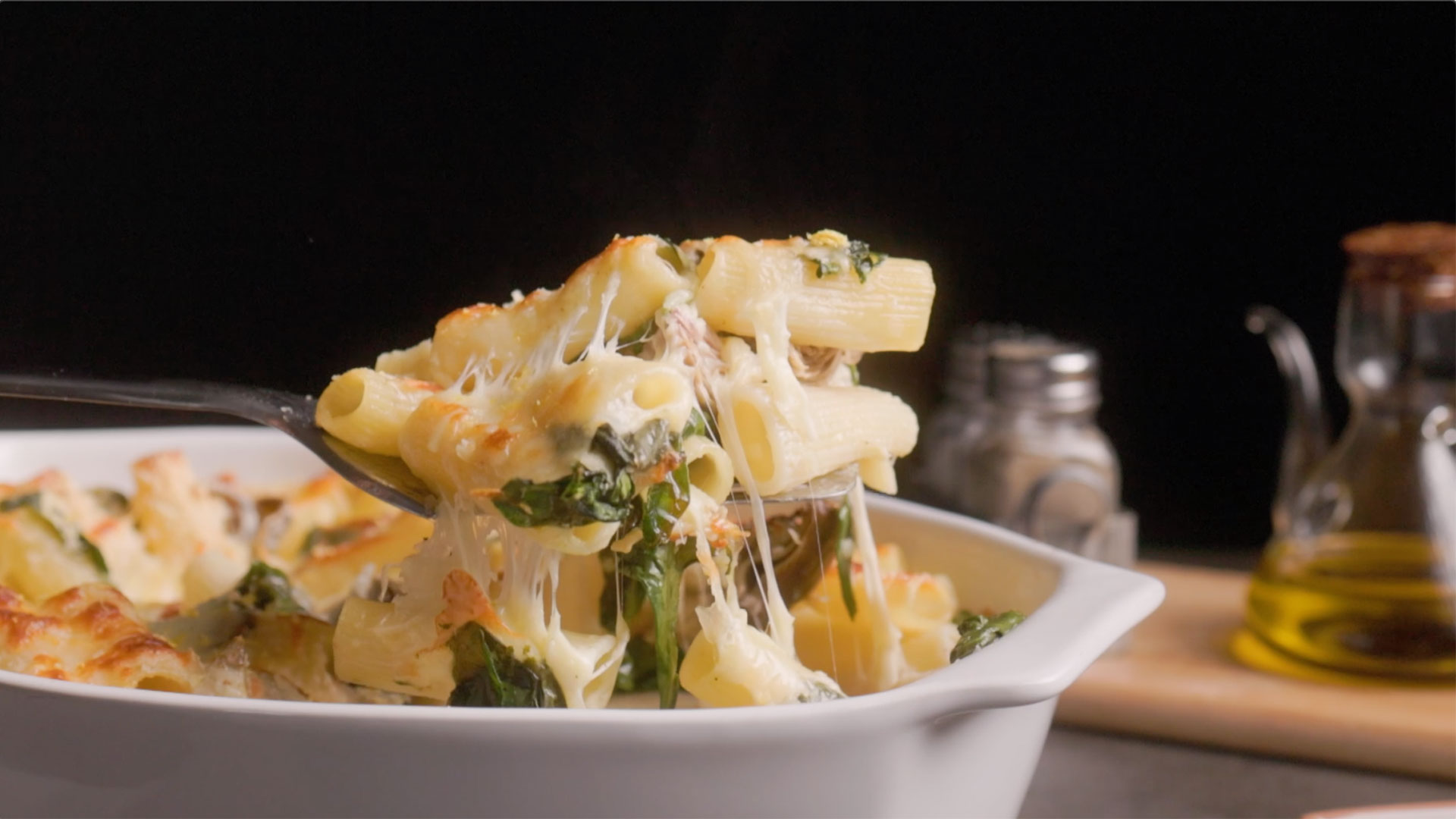 Baked rigatoni with spinach and artichokes hearts