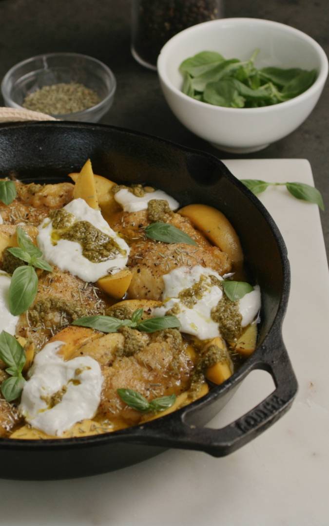 Chicken with peaches, pesto and burrata | Cooking Lovers