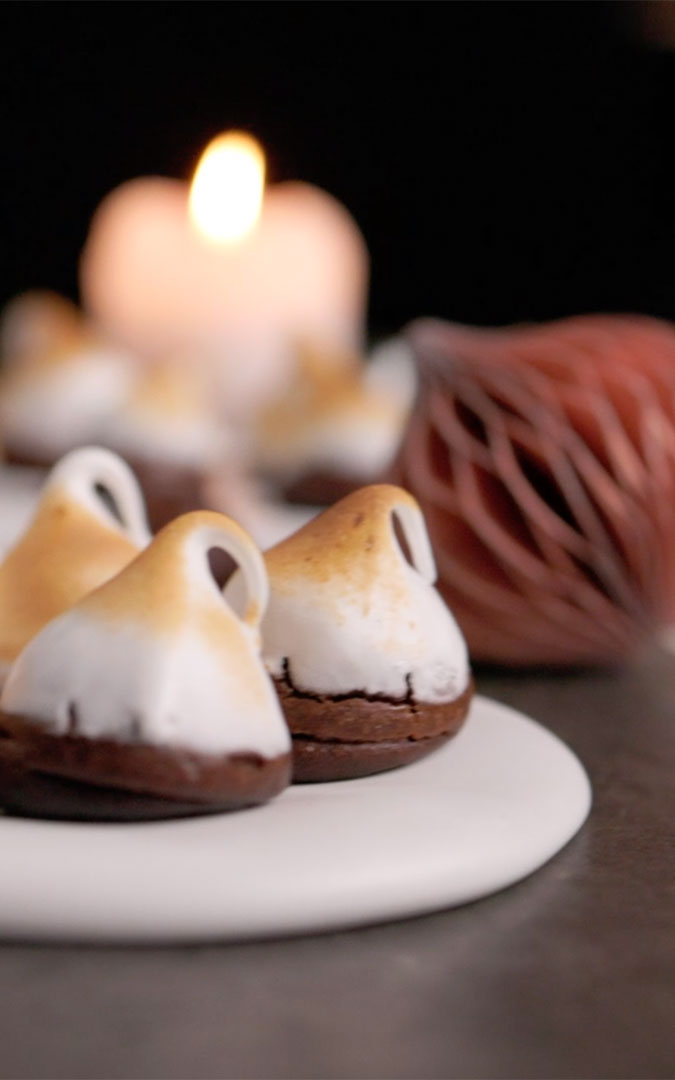Chocolate puffs Christmas dessert | Cooking Lovers
