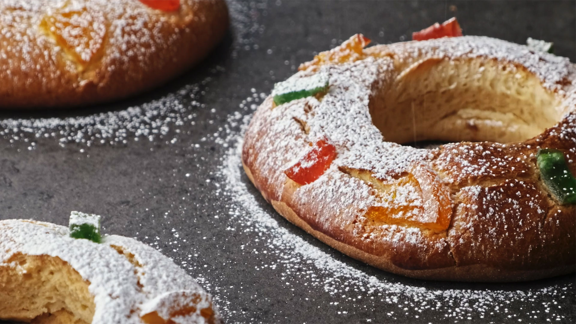 Roscón de Reyes (cake of Kings) with three fillings
