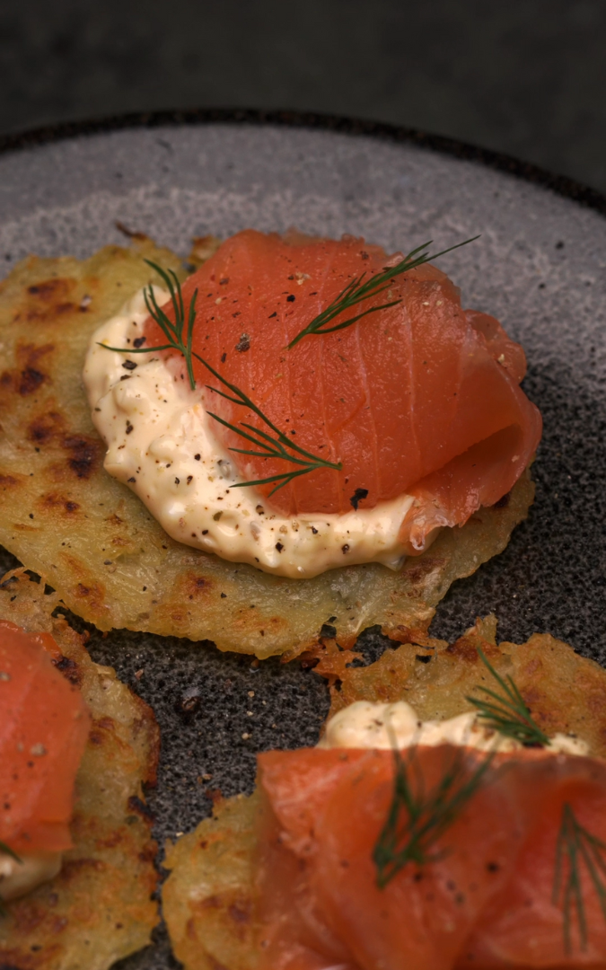 Salmon tartare with potato rosti | Cooking Lovers