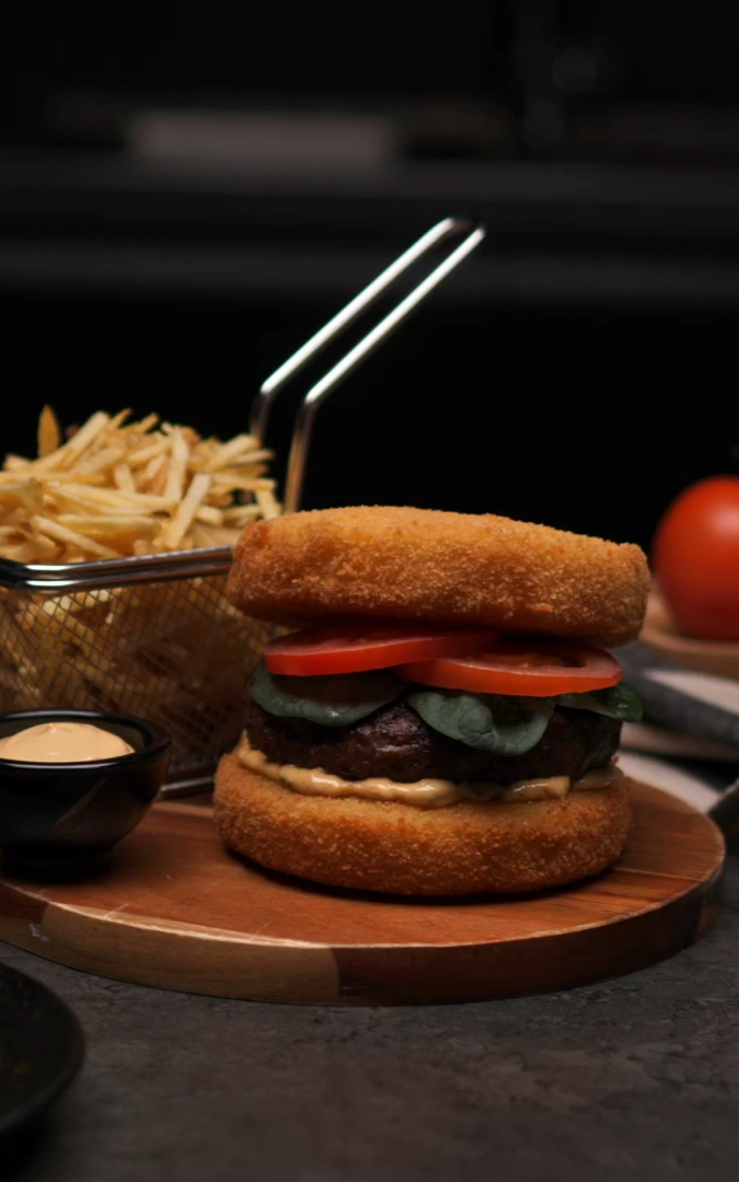 Hamburger with breaded cheese | Cooking Lovers