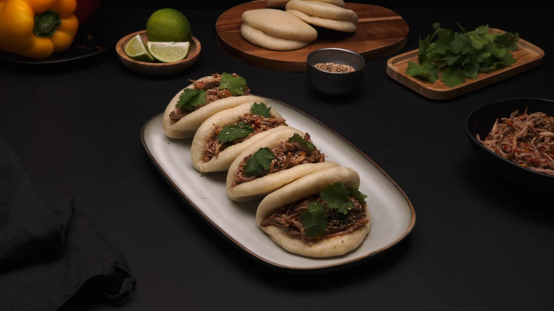 Pão bao com carne de porco desfiada