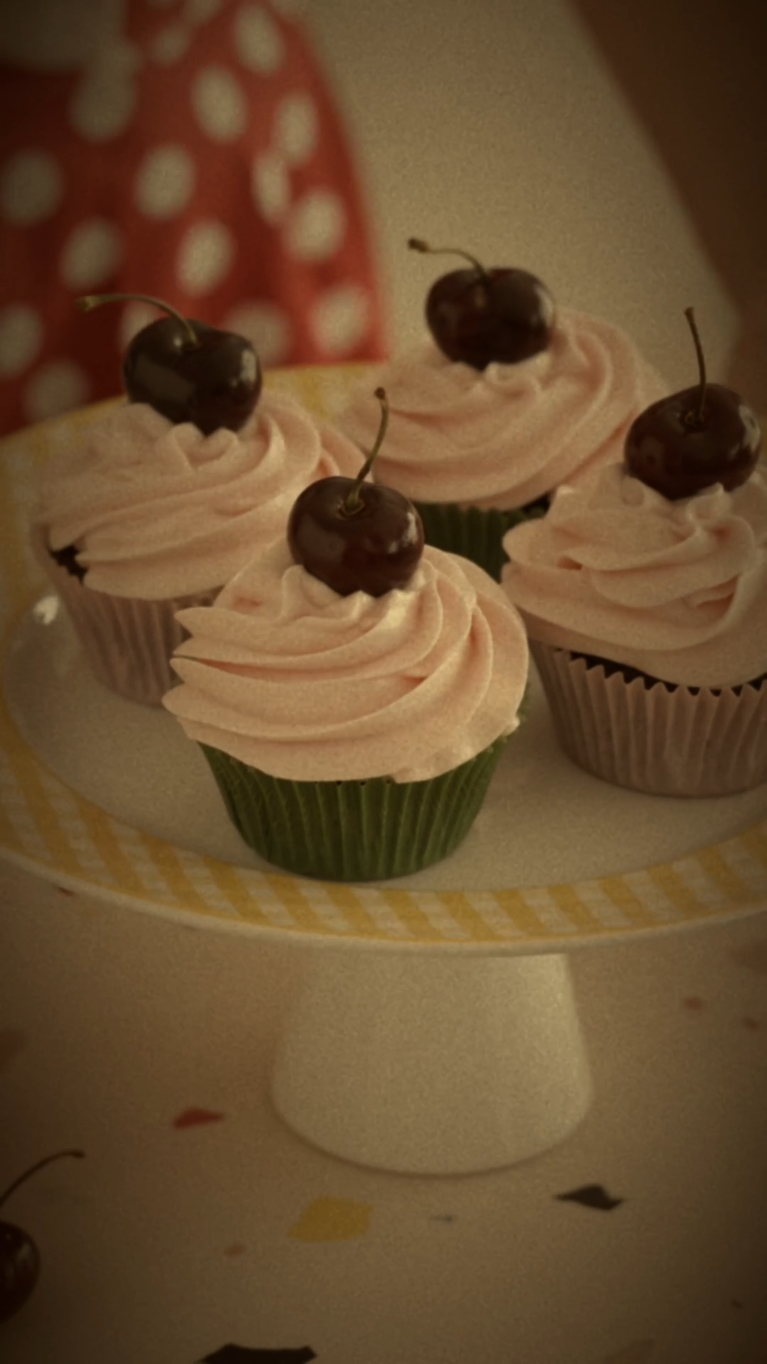 Pin-Up Chocolate cupcakes with cherry frosting | Cooking Lovers